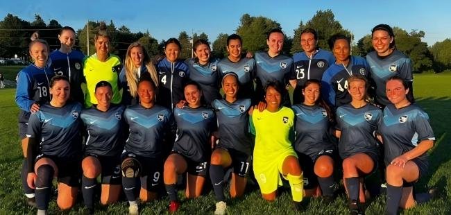 Luigi's Soccer Team wearing JuHongsport custom jerseys