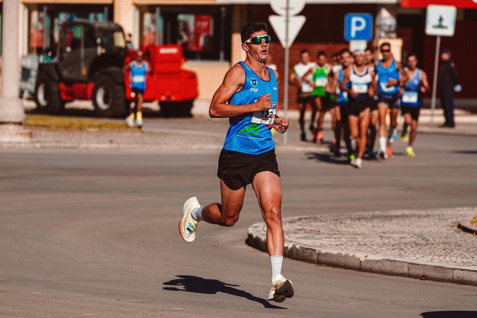 Marathon and running apparel -- lightweight moisture-wicking sportswear for athletes | JuHong SPORTS